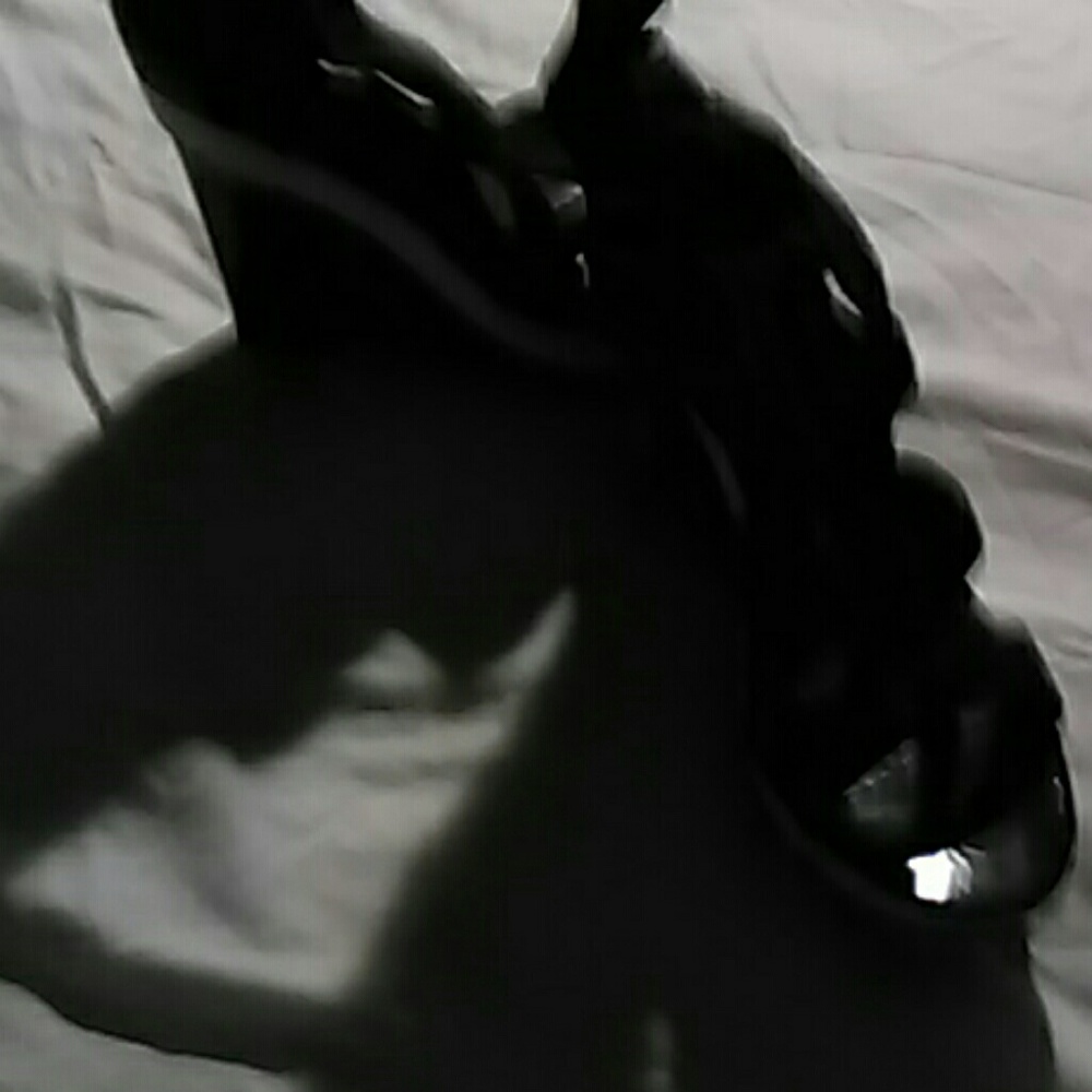 Vera Wang shoes.Black and white